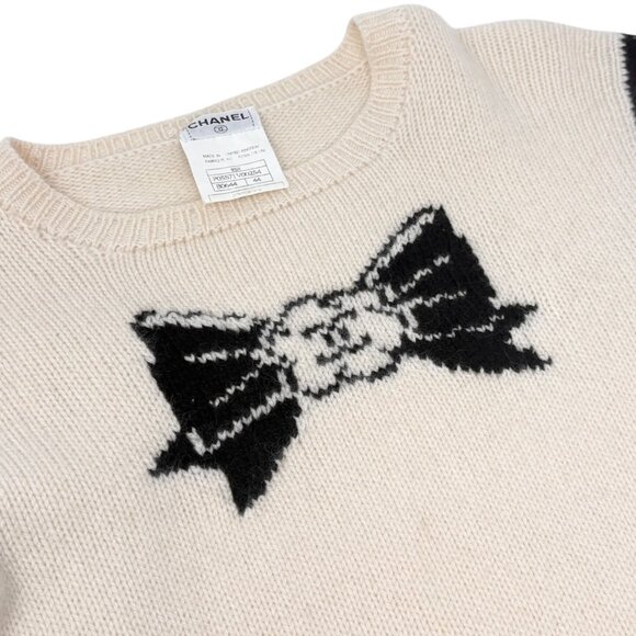CHANEL Vintage 95A CC Logo Cashmere Knit Sweater Top Camellia Bow Cream [106236] - Picture 10 of 12